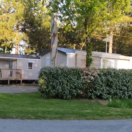 Hotel Camping Les Peupliers Saint-Pere-en-Retz Esterno foto