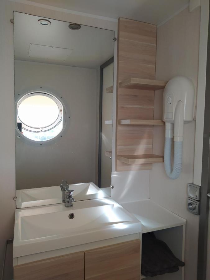 Hotel Camping Les Peupliers Saint-Pere-en-Retz Esterno foto
