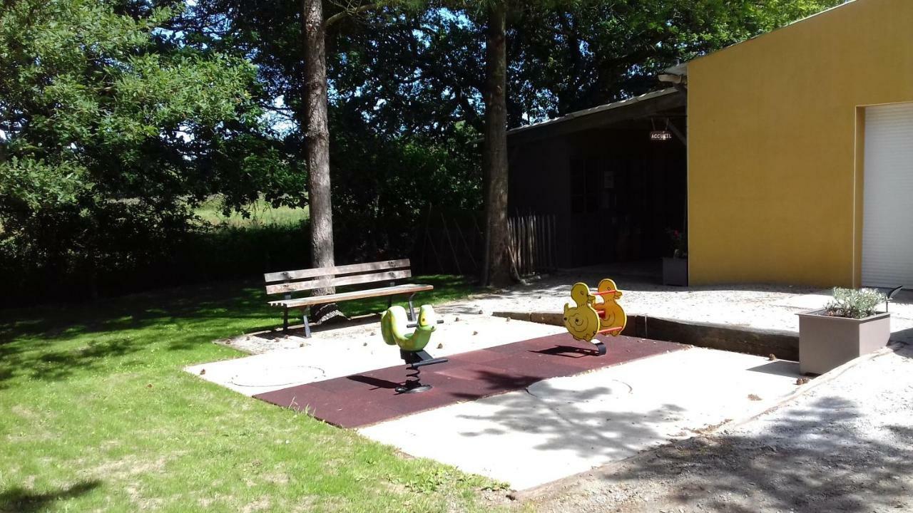 Hotel Camping Les Peupliers Saint-Pere-en-Retz Esterno foto