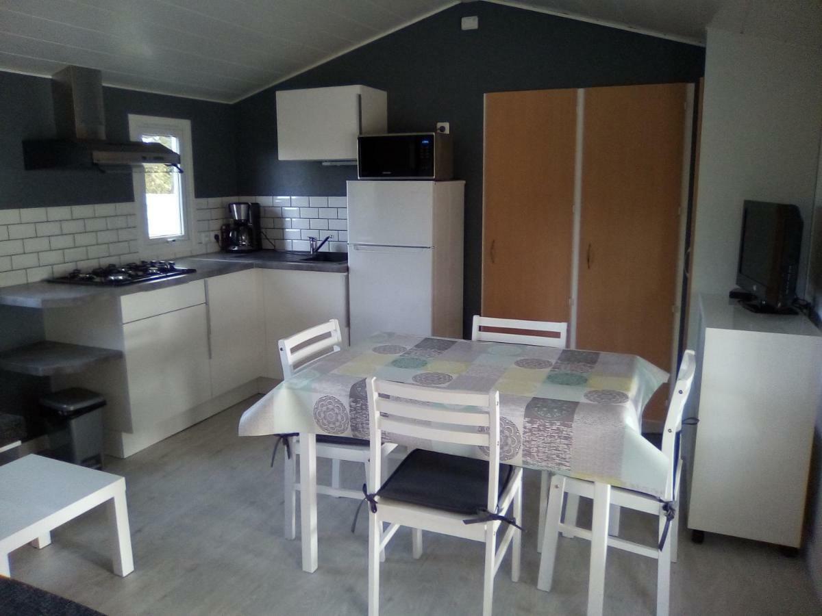 Hotel Camping Les Peupliers Saint-Pere-en-Retz Esterno foto