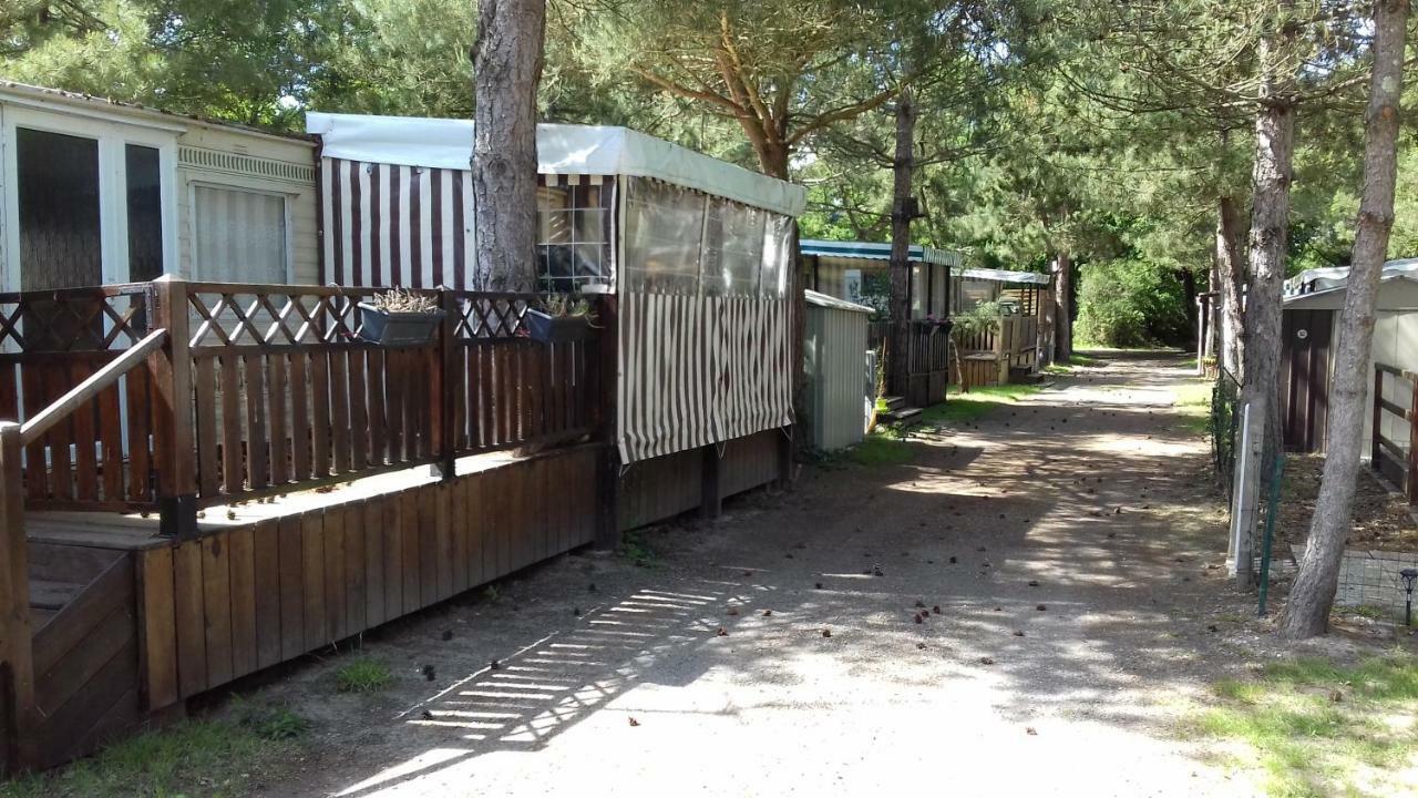 Hotel Camping Les Peupliers Saint-Pere-en-Retz Esterno foto